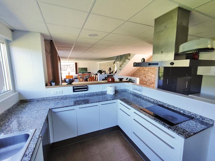 Image No.10-3 Bed Country Property for sale