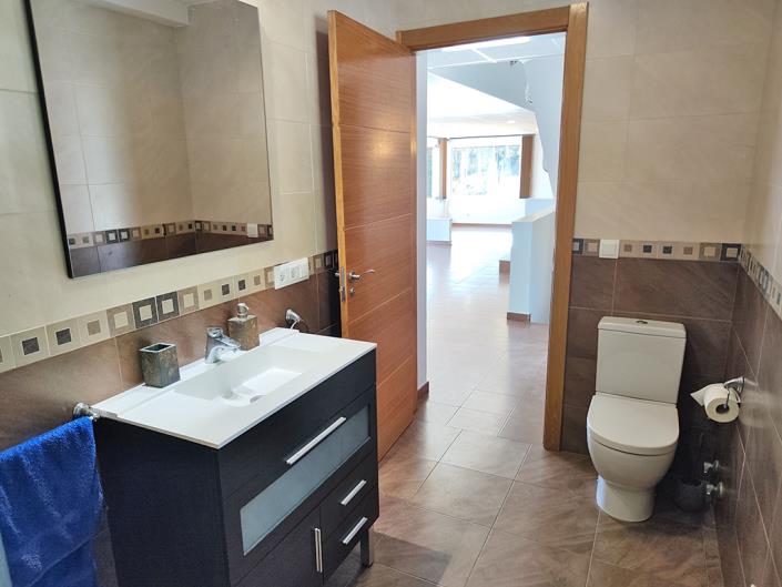 Image No.21-3 Bed Country Property for sale