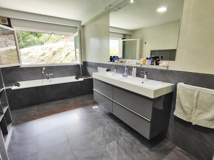 Image No.35-3 Bed Country Property for sale