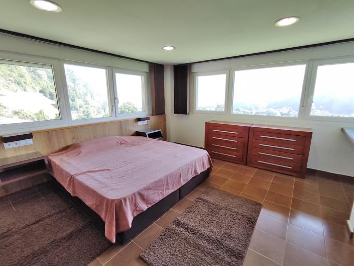 Image No.43-3 Bed Country Property for sale