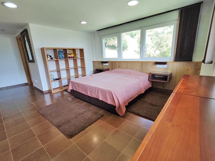 Image No.45-3 Bed Country Property for sale