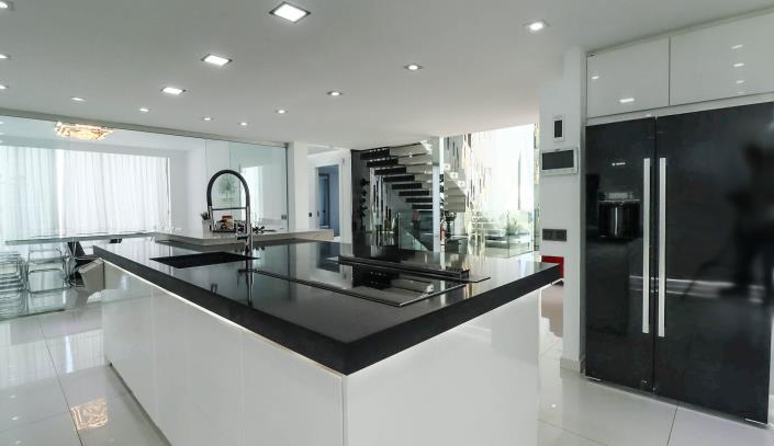 Image No.13-7 Bed Villa / Detached for sale