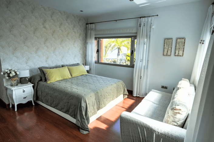 Image No.20-4 Bed Chalet for sale