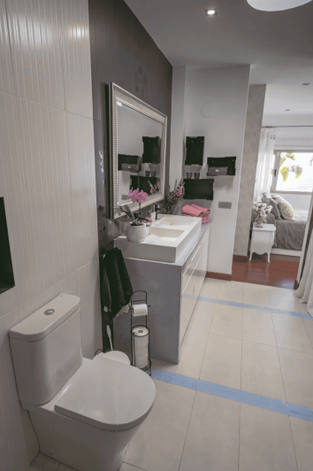 Image No.25-4 Bed Chalet for sale