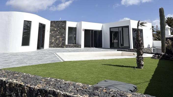 Image No.2-3 Bed Chalet for sale