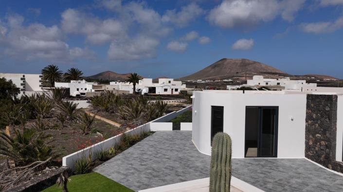 Image No.4-3 Bed Chalet for sale