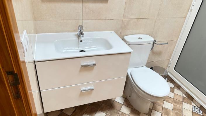 Image No.14-6 Bed Chalet for sale