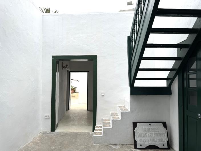 Image No.6-6 Bed Hotel for sale