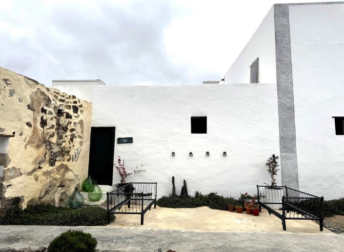 Image No.9-6 Bed Hotel for sale