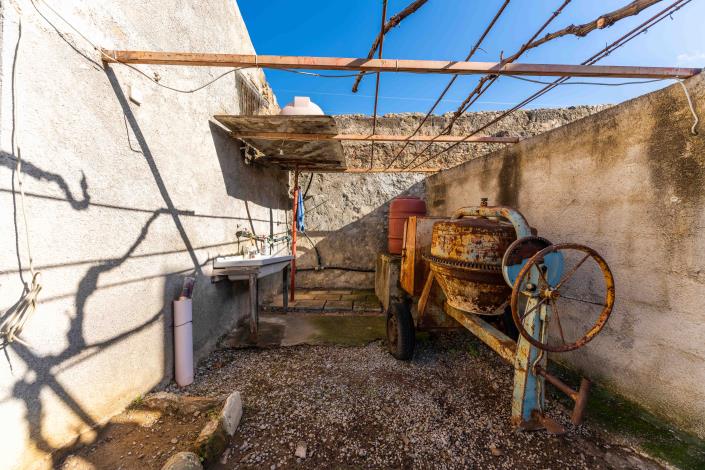 Image No.25-House for sale