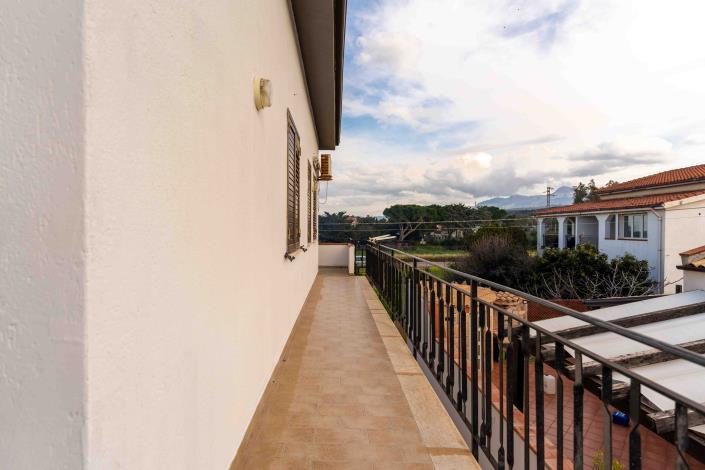 Image No.10-3 Bed Apartment for sale