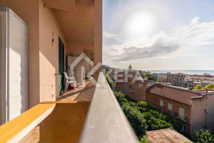 Image No.24-4 Bed Apartment for sale