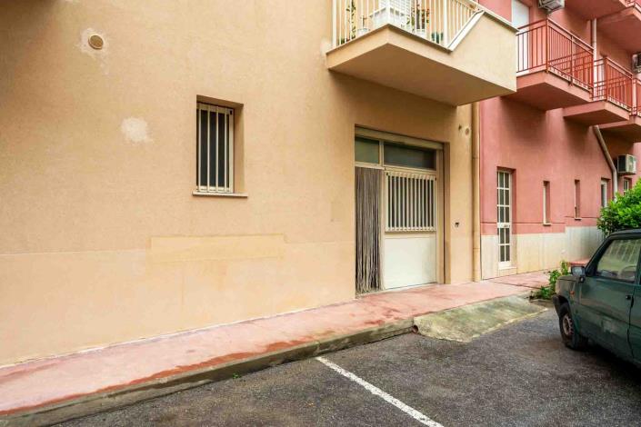 Image No.2-1 Bed House for sale