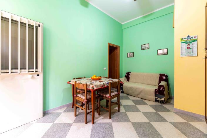 Image No.8-1 Bed House for sale