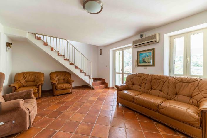 Image No.1-3 Bed Villa for sale