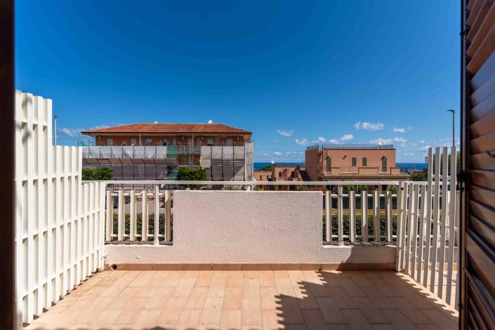 Image No.20-2 Bed Townhouse for sale