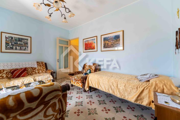 Image No.12-1 Bed Townhouse for sale