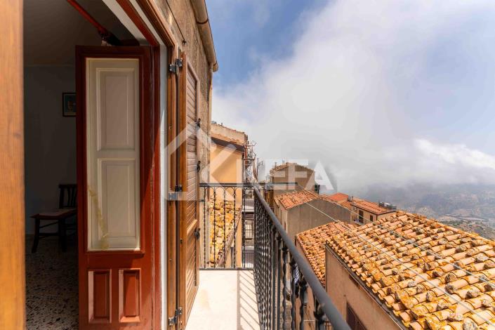 Image No.3-1 Bed Townhouse for sale