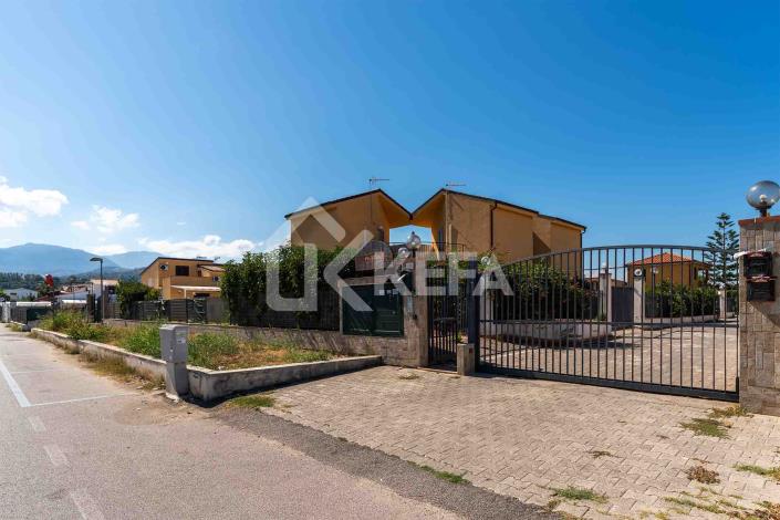 Image No.12-1 Bed Villa for sale