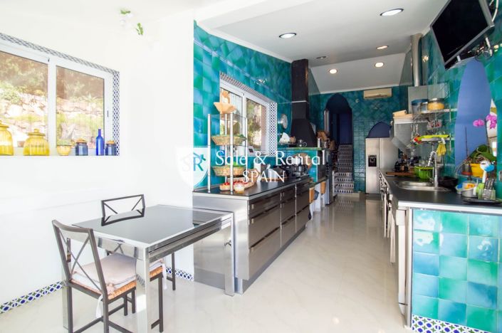 Image No.10-5 Bed Villa for sale