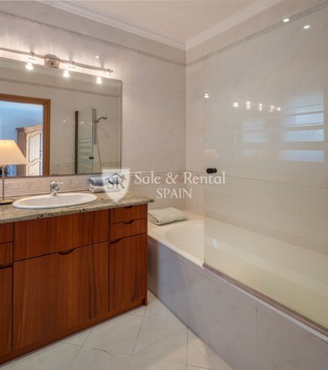 Image No.18-5 Bed Villa for sale