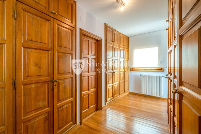 Image No.27-5 Bed Villa for sale