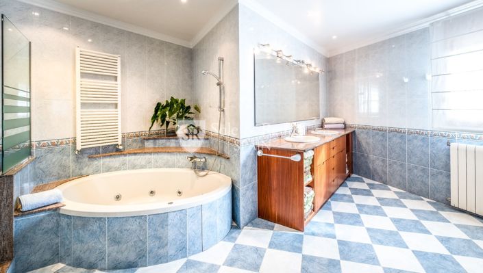 Image No.28-5 Bed Villa for sale