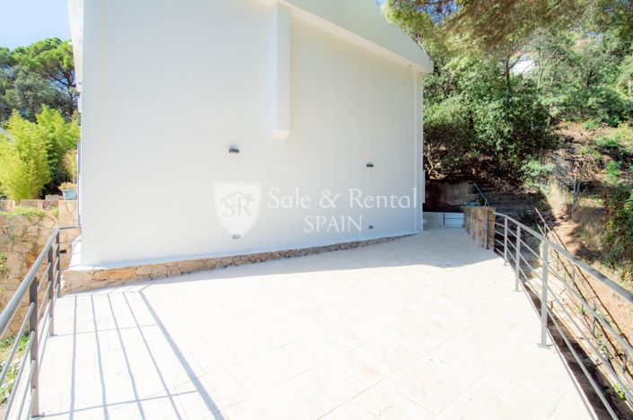 Image No.15-3 Bed Flat for sale