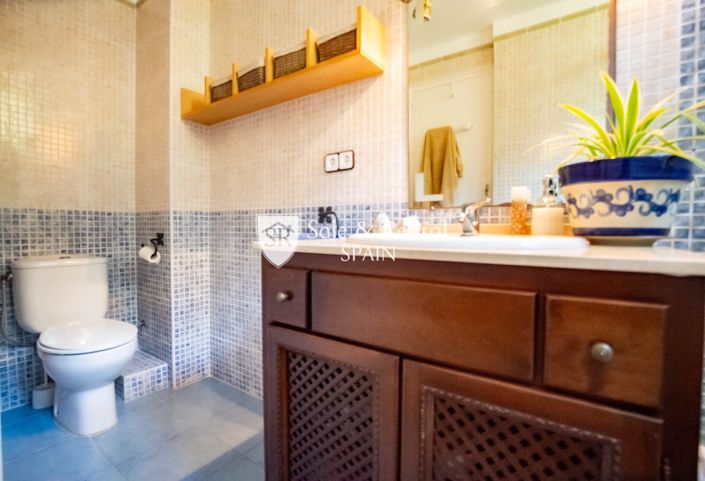 Image No.17-3 Bed Flat for sale