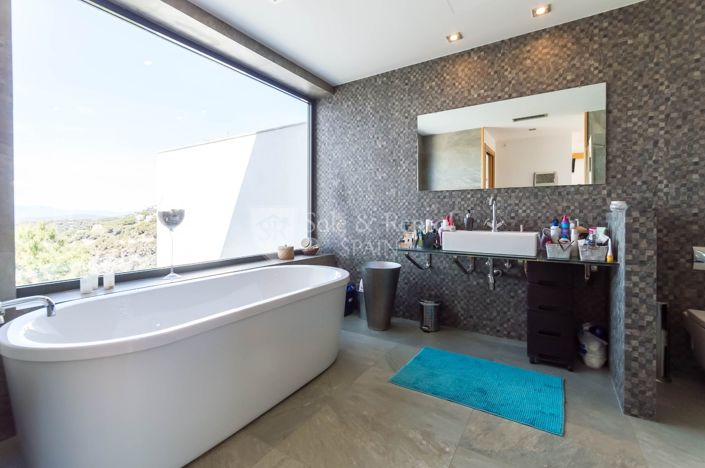 Image No.32-4 Bed Villa for sale