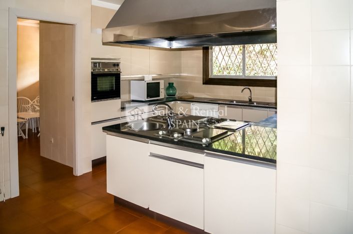 Image No.9-6 Bed Villa for sale