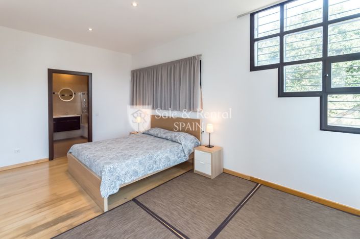 Image No.5-5 Bed Villa for sale