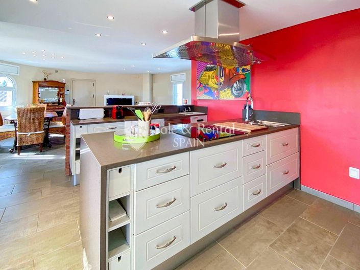 Image No.118-5 Bed Villa for sale