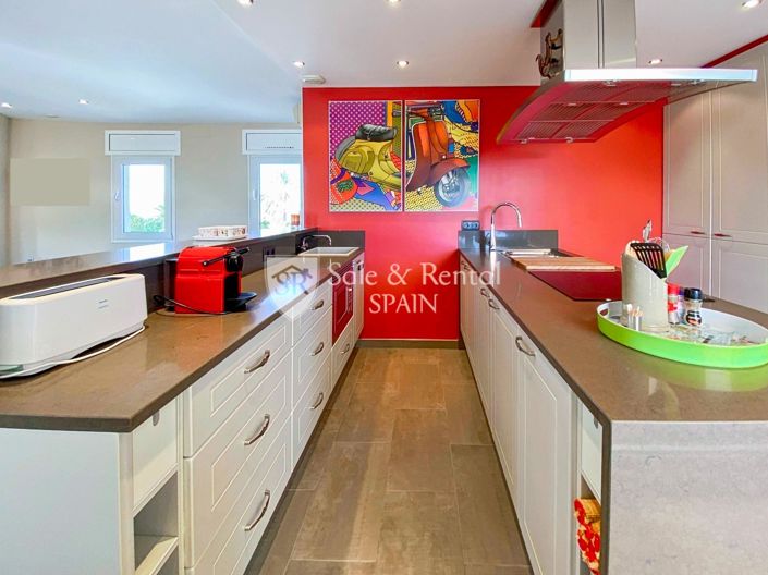 Image No.119-5 Bed Villa for sale