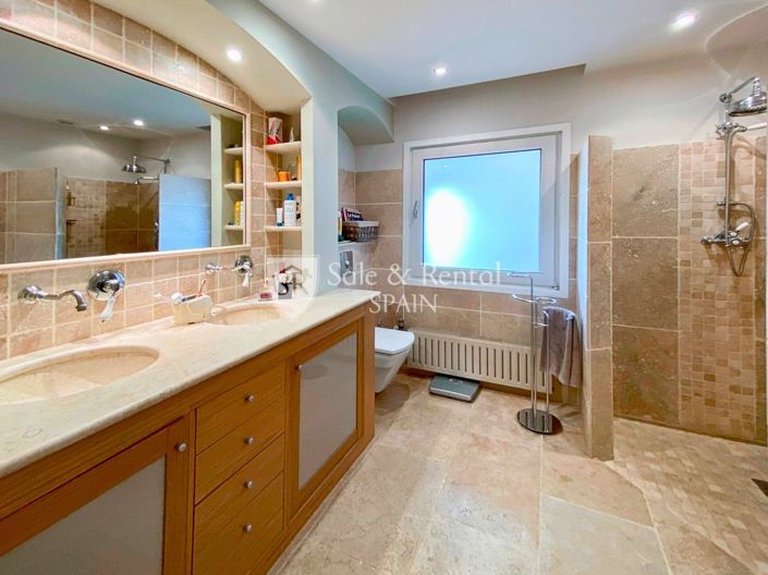 Image No.27-5 Bed Villa for sale