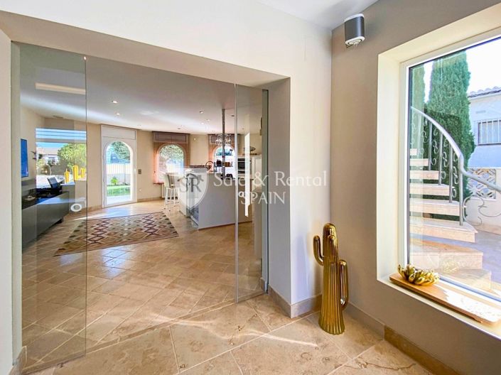 Image No.45-5 Bed Villa for sale