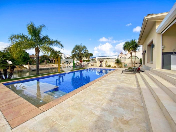 Image No.5-5 Bed Villa for sale