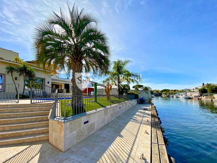 Image No.57-5 Bed Villa for sale