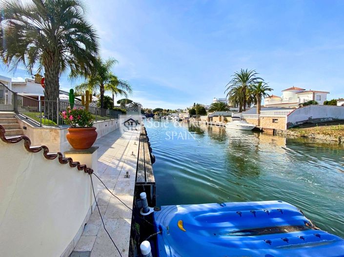 Image No.58-5 Bed Villa for sale