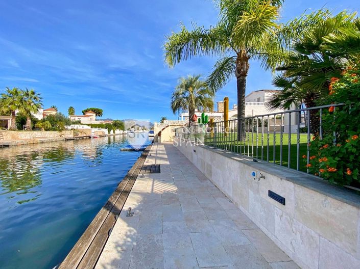 Image No.62-5 Bed Villa for sale