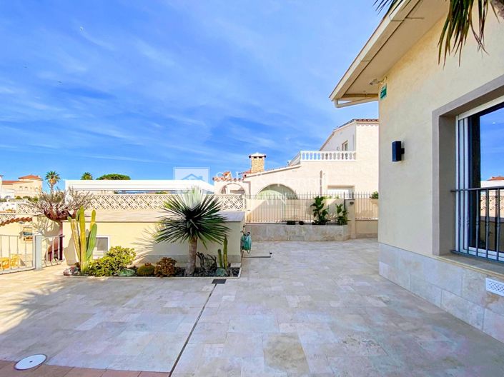 Image No.66-5 Bed Villa for sale