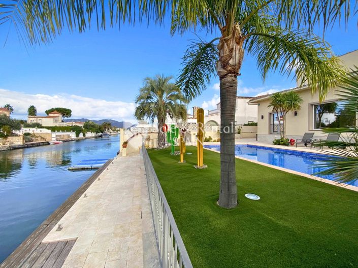 Image No.7-5 Bed Villa for sale