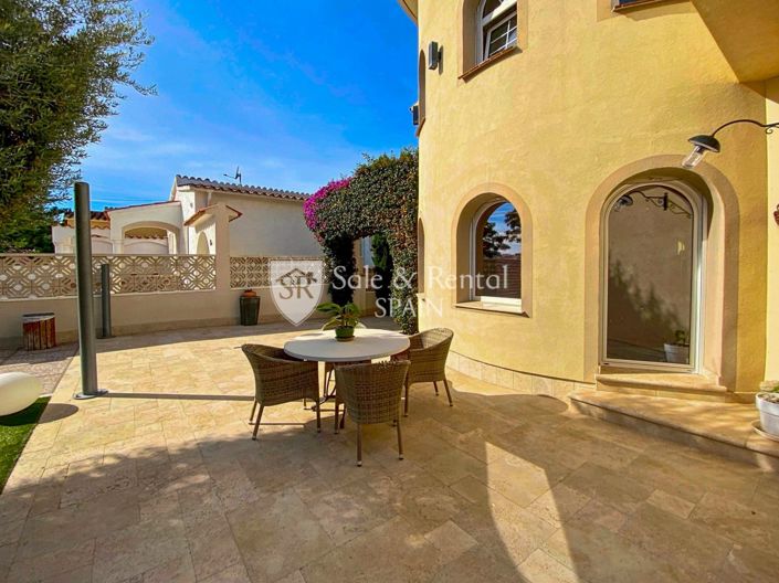 Image No.80-5 Bed Villa for sale