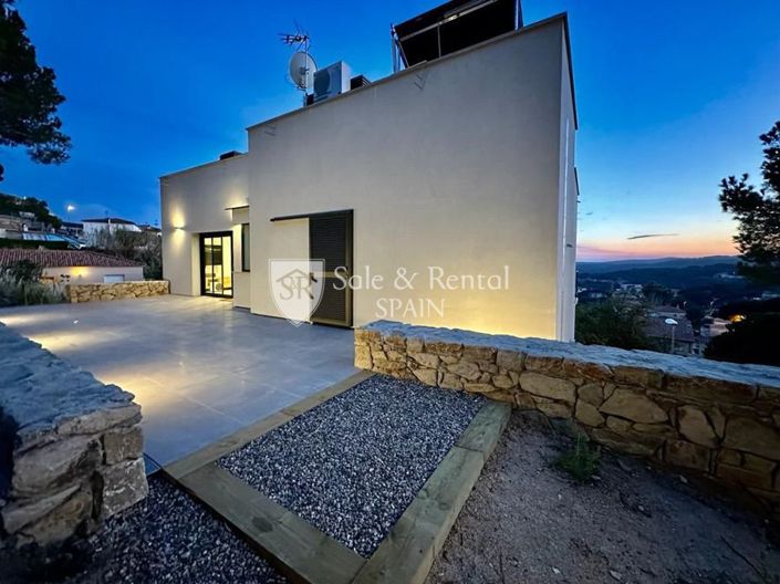 Image No.2-4 Bed Villa for sale