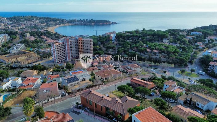 Image No.1-6 Bed Villa for sale