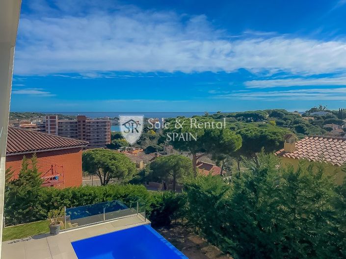 Image No.2-5 Bed Villa for sale