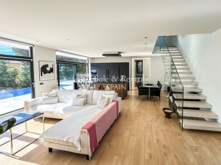 Image No.7-5 Bed Villa for sale