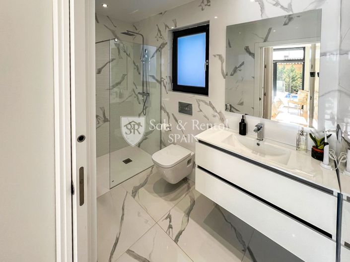 Image No.9-5 Bed Villa for sale