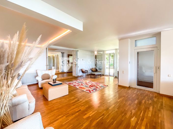 Image No.10-4 Bed Villa for sale