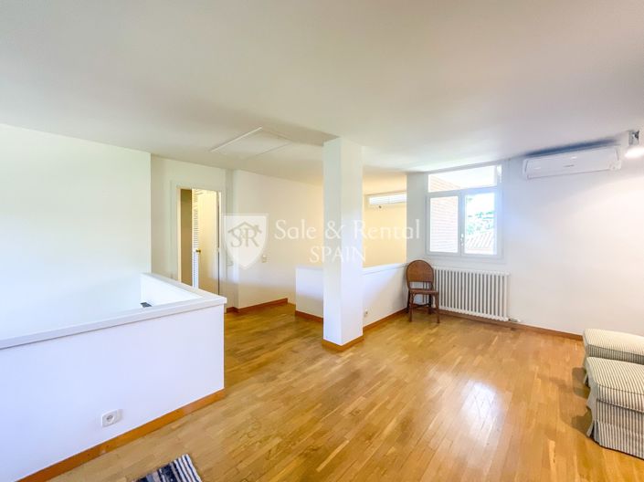 Image No.48-4 Bed Villa for sale